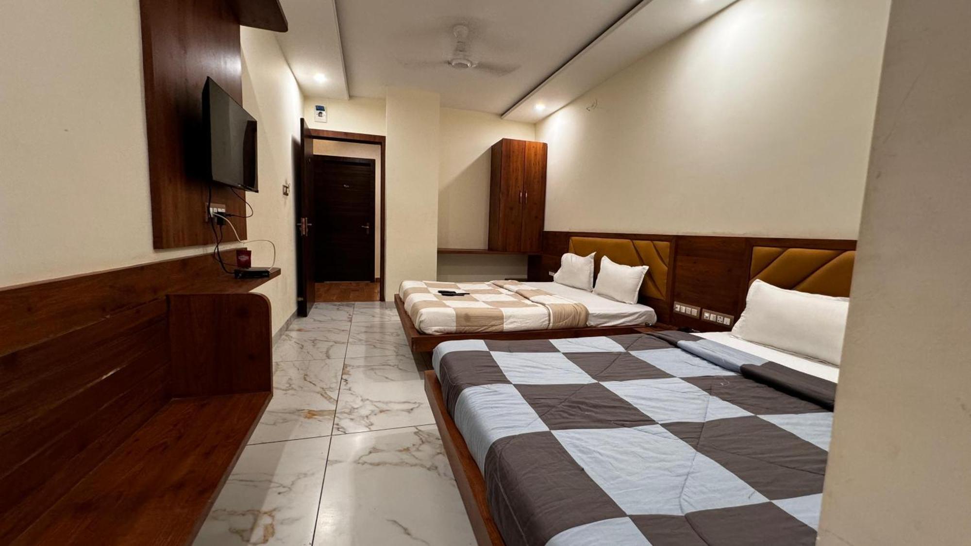 Hotel Prakasham Ujjain Ngoại thất bức ảnh