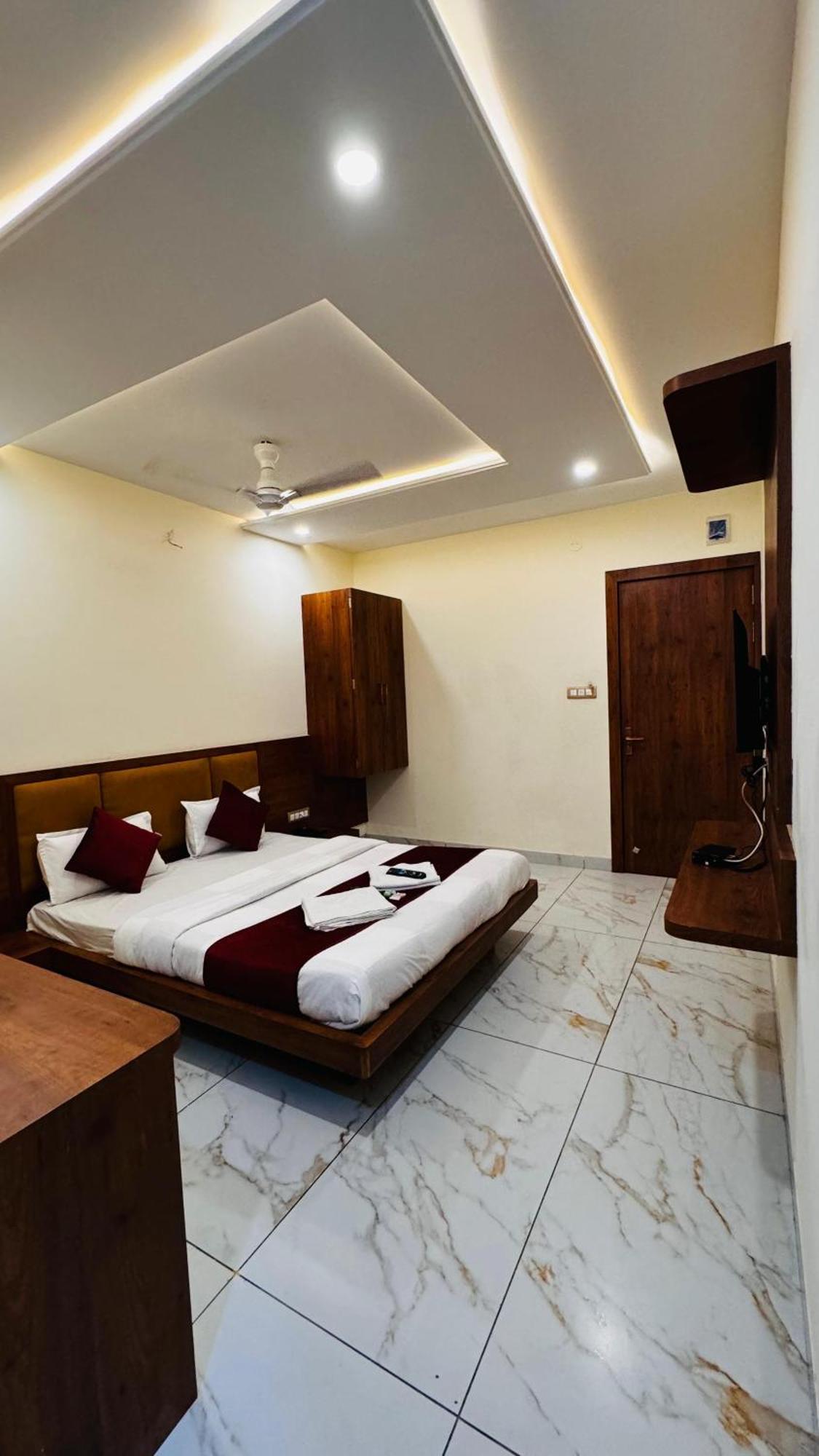 Hotel Prakasham Ujjain Ngoại thất bức ảnh