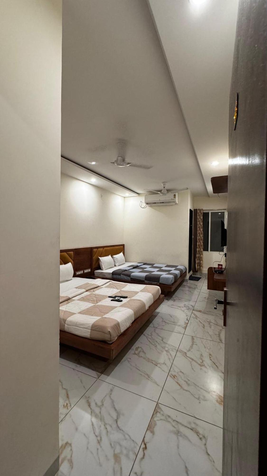 Hotel Prakasham Ujjain Ngoại thất bức ảnh