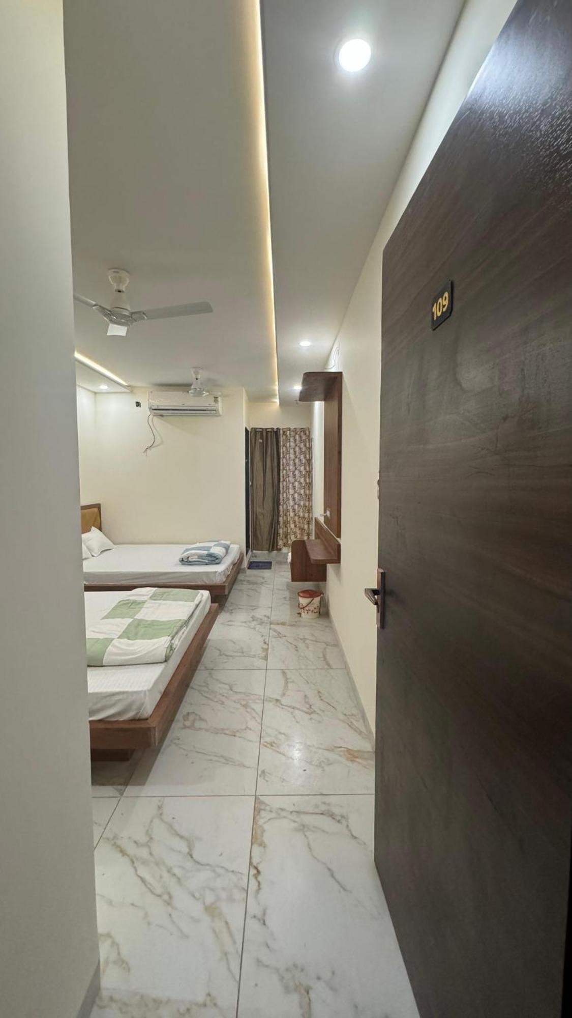 Hotel Prakasham Ujjain Ngoại thất bức ảnh
