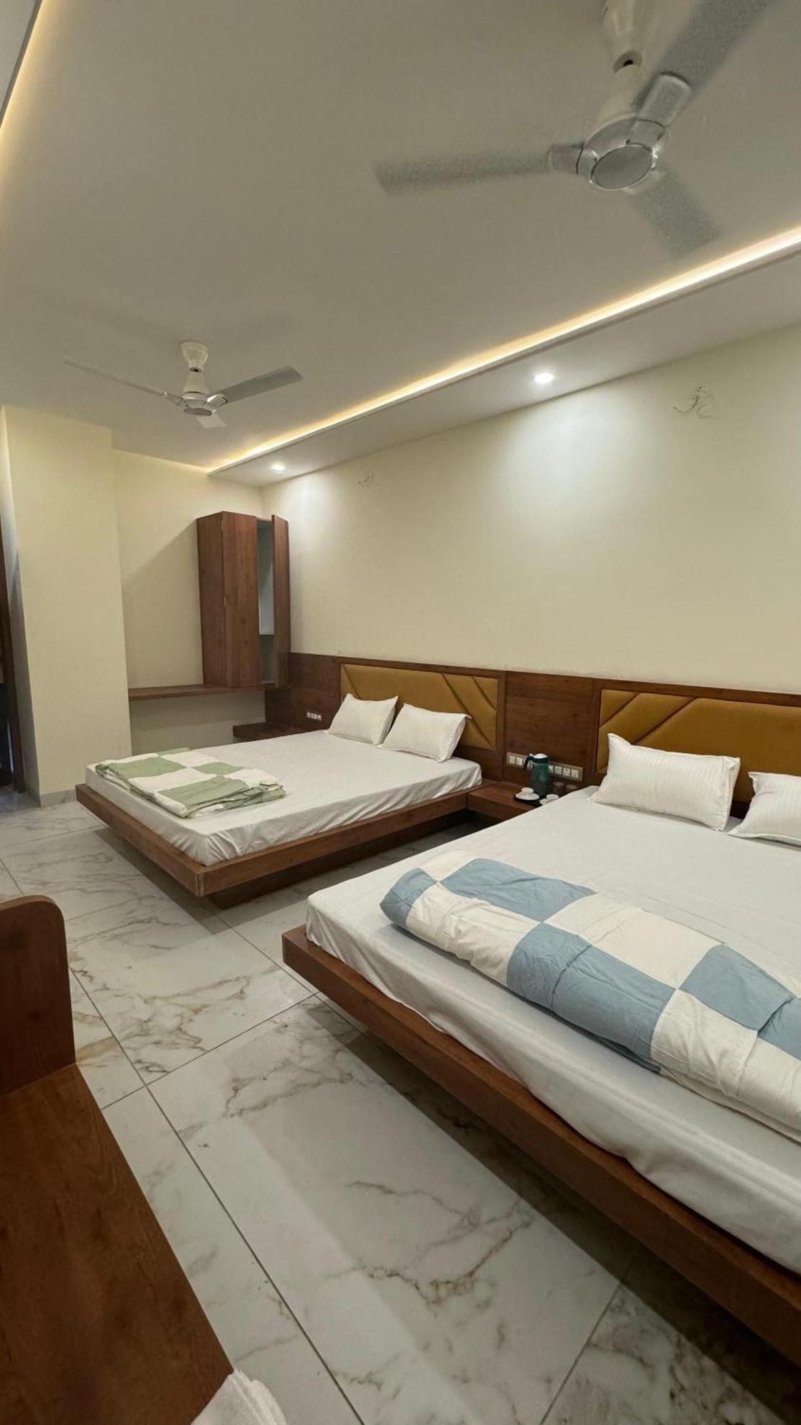 Hotel Prakasham Ujjain Ngoại thất bức ảnh